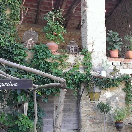Cascina Knec Alloggio per agriturismo Feisoglio